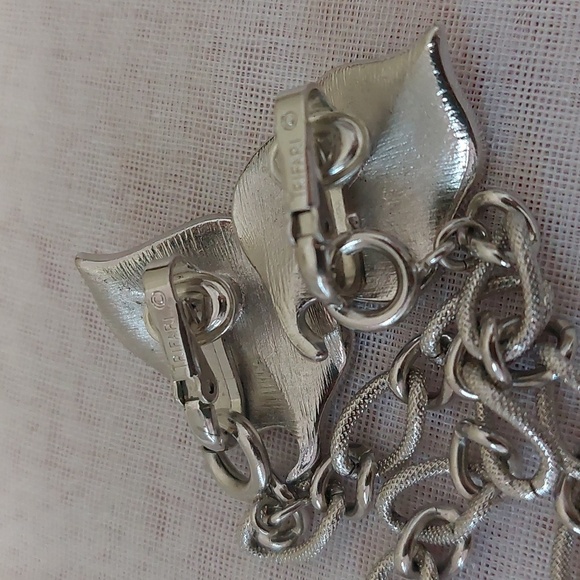 Trifari Crown Vintage Rare Find Collar Chain Guard Sweater Clips Brushed Silver - Picture 3 of 5